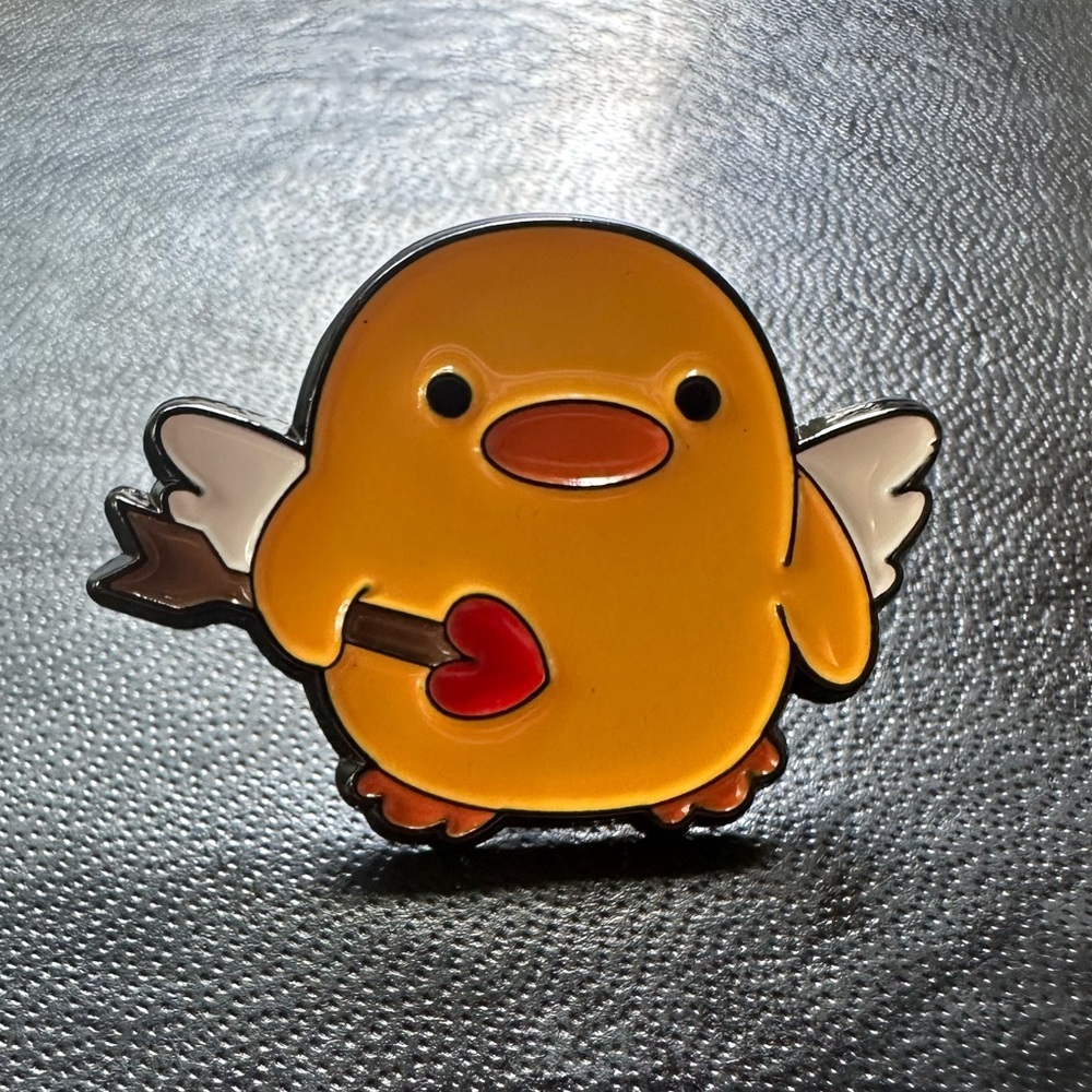 Cupid Chick Pin - Picture 2 of 3